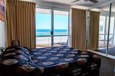Crystal Beachfront Apartments - Holiday Find 41