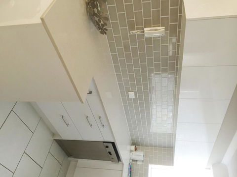 Crystal Beachfront Apartments - Holiday Find 38