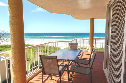 Crystal Beachfront Apartments - Holiday Find 17