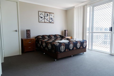 Crystal Beachfront Apartments - Holiday Find 9