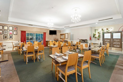 Coopers Colonial Motel - Holiday Find 11