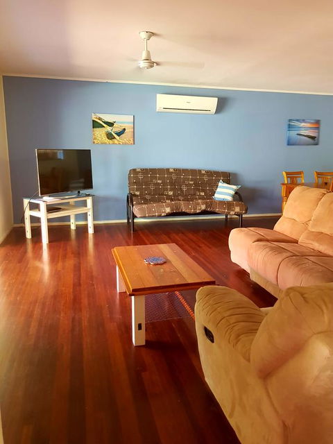 Arcadia Beach Guest House And Car Hire - Holiday Find 23