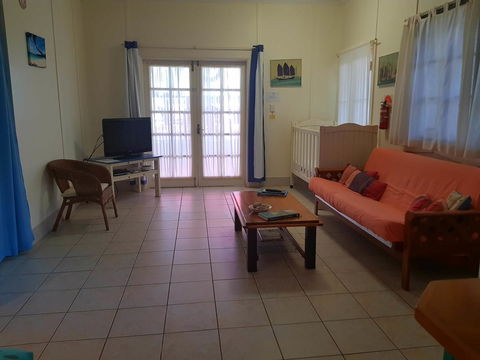 Arcadia Beach Guest House And Car Hire - Holiday Find 30