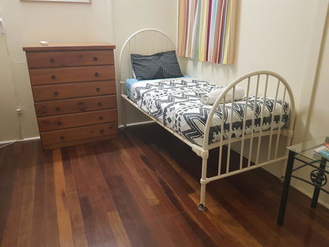Arcadia Beach Guest House And Car Hire - Holiday Find 9