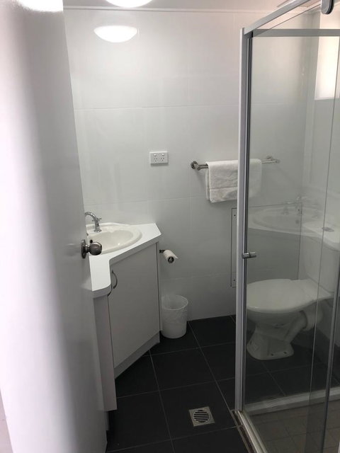 Bribie Waterways Motel - Holiday Find 38