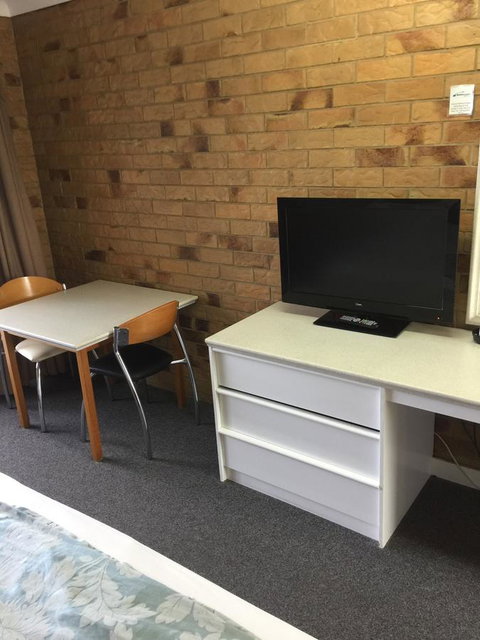 Bribie Waterways Motel - Holiday Find 36