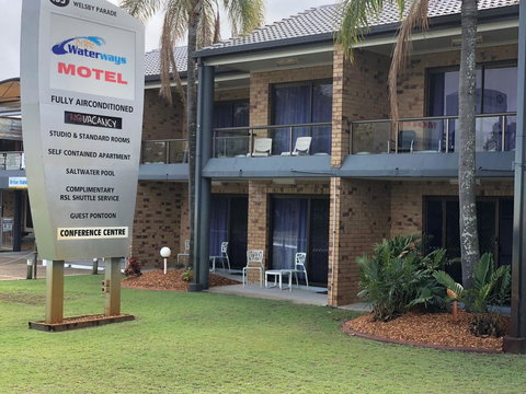 Bribie Waterways Motel - Holiday Find 9