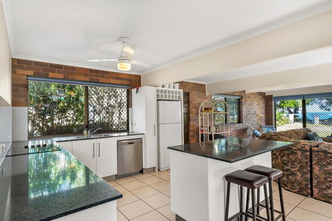 Bribie Beach House - Holiday Find 8