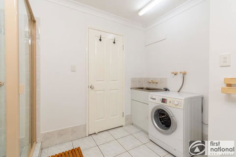 Immaculate Spacious Second Floor Unit Overlooking Pristine Parklands - Holiday Find 5