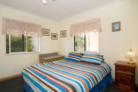 Lowset, Pet Friendly Cottage - Sunset Ave, Bongaree - Holiday Find 15