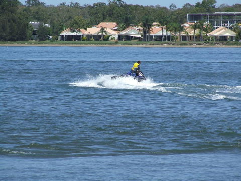 Lowset Home On The Canal - Dolphin Dr, Bongaree - Holiday Find 14