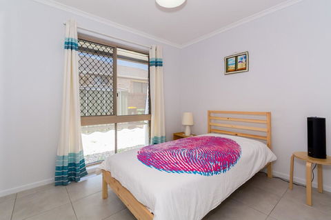 Lowset Home On The Canal - Dolphin Dr, Bongaree - Holiday Find 17
