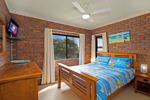 Waterviews,Pool, Wifi Its All Here !- Welsby Pde, Bongaree - Holiday Find 14