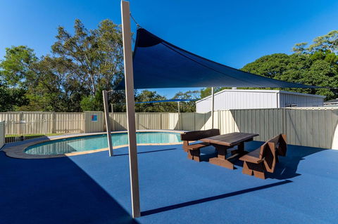Waterviews,Pool, Wifi Its All Here !- Welsby Pde, Bongaree - Holiday Find 17