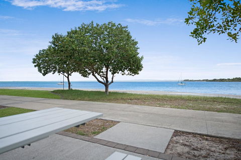 Waterviews,Pool, Wifi Its All Here !- Welsby Pde, Bongaree - Holiday Find 20