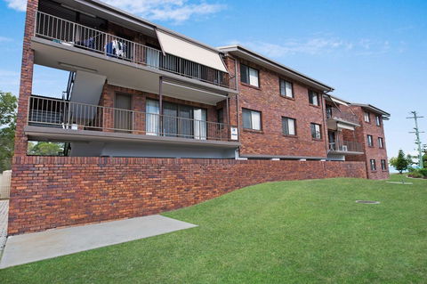 Waterviews,Pool, Wifi Its All Here !- Welsby Pde, Bongaree - Holiday Find 19