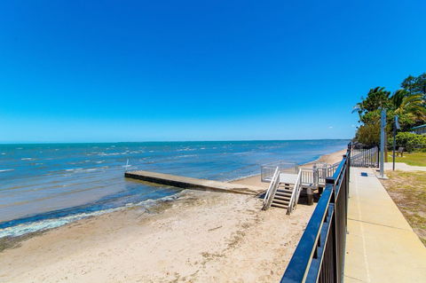 Waterviews,Pool, Wifi Its All Here !- Welsby Pde, Bongaree - Holiday Find 16