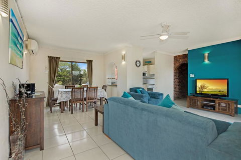 Waterviews,Pool, Wifi Its All Here !- Welsby Pde, Bongaree - Holiday Find 22