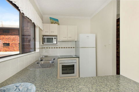 Waterviews,Pool, Wifi Its All Here !- Welsby Pde, Bongaree - Holiday Find 5