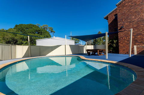 Waterviews,Pool, Wifi Its All Here !- Welsby Pde, Bongaree - Holiday Find 13