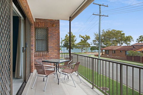 Waterviews,Pool, Wifi Its All Here !- Welsby Pde, Bongaree - Holiday Find 0