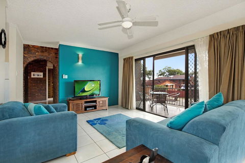 Waterviews,Pool, Wifi Its All Here !- Welsby Pde, Bongaree - Holiday Find 11