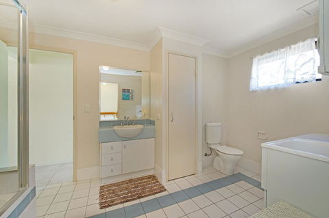 Quiet Location Across From Waterfront - South Esp, Bongaree - Holiday Find 5
