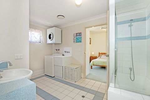Quiet Location Across From Waterfront - South Esp, Bongaree - Holiday Find 15