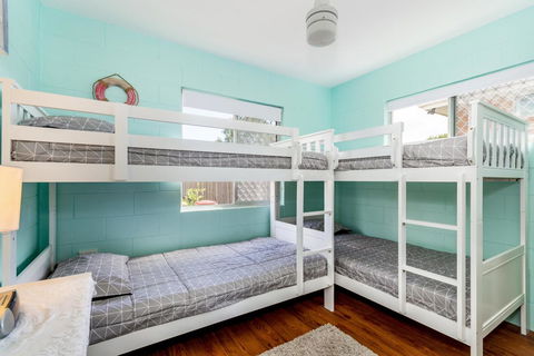 Charm And Comfort In This Ground Floor Unit With Water Views! Welsby Pde, Bongaree - Holiday Find 13