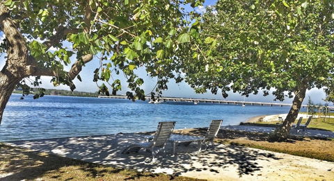 Charm And Comfort In This Ground Floor Unit With Water Views! Welsby Pde, Bongaree - Holiday Find 7