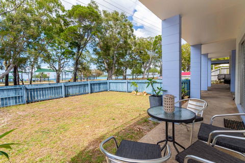Charm And Comfort In This Ground Floor Unit With Water Views! Welsby Pde, Bongaree - Holiday Find 0