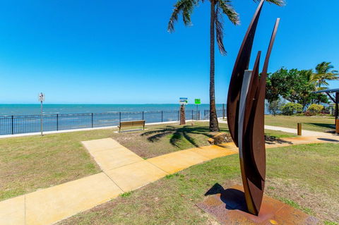 Charm And Comfort In This Ground Floor Unit With Water Views! Welsby Pde, Bongaree - Holiday Find 5