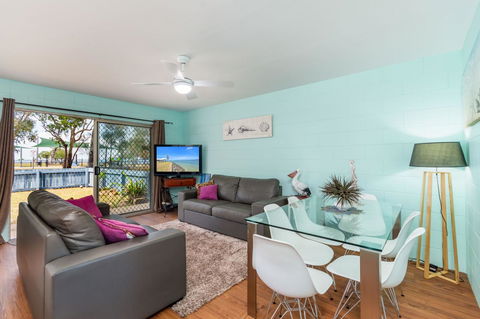 Charm And Comfort In This Ground Floor Unit With Water Views! Welsby Pde, Bongaree - Holiday Find 14