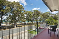 First floor unit close to shops park and waterfront