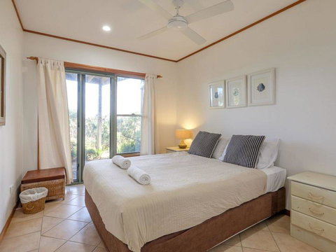 Claytons 1 By Discover Stradbroke - Holiday Find 14
