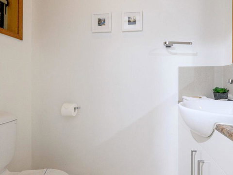 Claytons 1 By Discover Stradbroke - Holiday Find 5