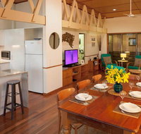 Claytons on Cylinder Beach Front - Holiday Find