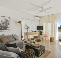 23 At The Islander - Holiday Find