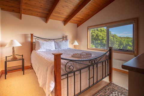Mountain Seas Lodge - Holiday Find 11