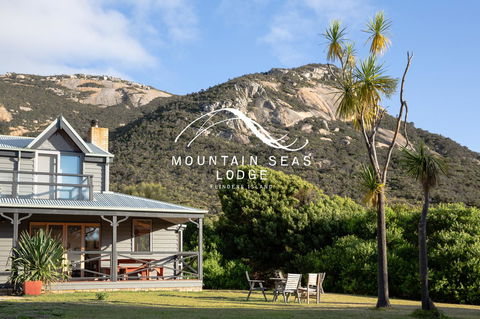 Mountain Seas Lodge - Holiday Find 0