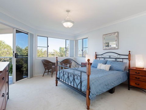 'GrandView', 10 Grandview Close - Huge House With Water Views, Aircon, WIFI, Netflix, Foxtel & Billiard Table - Holiday Find 1