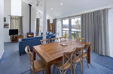 'Matilda' - Spacious & Centrally Located With Great Lake Views - Holiday Find 0