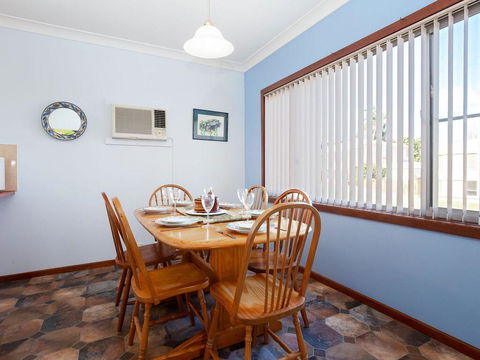 'Rutland', 1/13 Cromarty Road - Pet Friendly, Boat Parking, Water Views, Air Con - Holiday Find 1