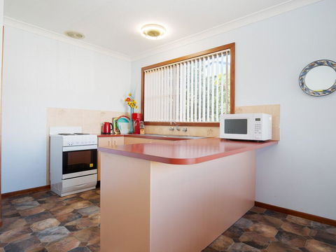 'Rutland', 1/13 Cromarty Road - Pet Friendly, Boat Parking, Water Views, Air Con - Holiday Find 2