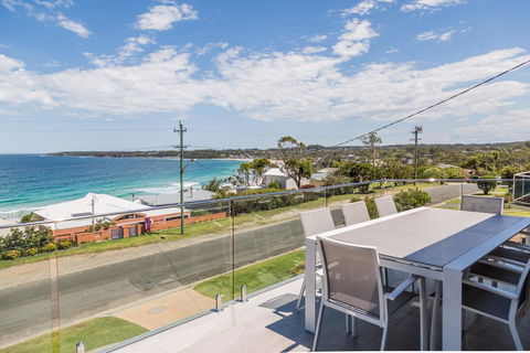 'Salt & Light' Mollymook - Holiday Find 0