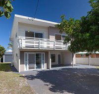 'SeaHaven' 2 Richardson Ave - Large home with Aircon Smart TV WIFI Netflix  Boat Parking - Holiday Find