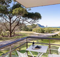 1 'Intrepid' 3 Intrepid Close - Amazing views of Shoal Bay only 100m from the Beach - Holiday Find