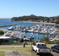 1 'Laman Lodge' 15 Laman Street - stunning air conditioned unit with water views and WIFI - Holiday Find