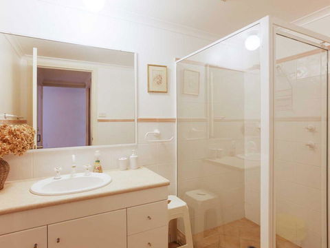 1 'Peninsula Waters', 2-4 Soldiers Point Road - Aircon, Pool & Massive Outdoor Area - Holiday Find 3