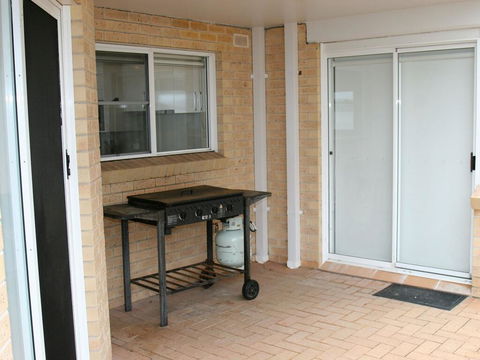 1 'The Clippers' 131 Soldiers Point Road - Fabulous Waterfront Unit - Holiday Find 2